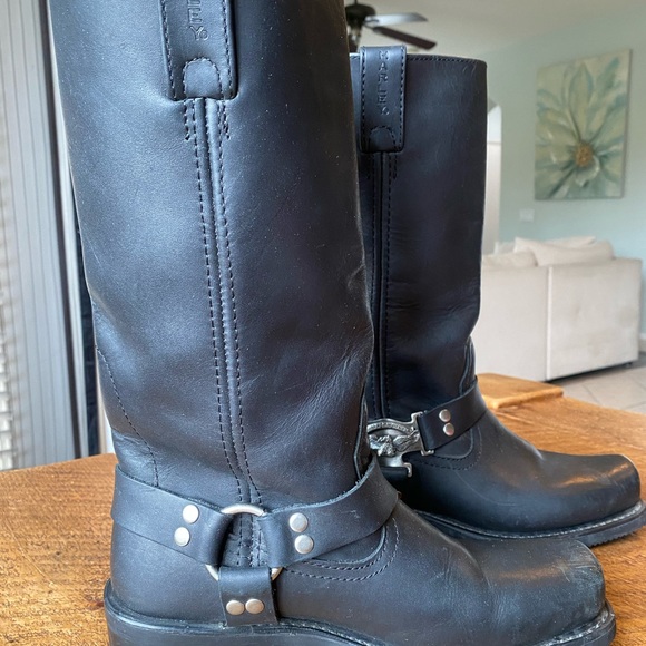 Harley Davidson leather riding boots. Minor scuffs on toe area. - Picture 4 of 10
